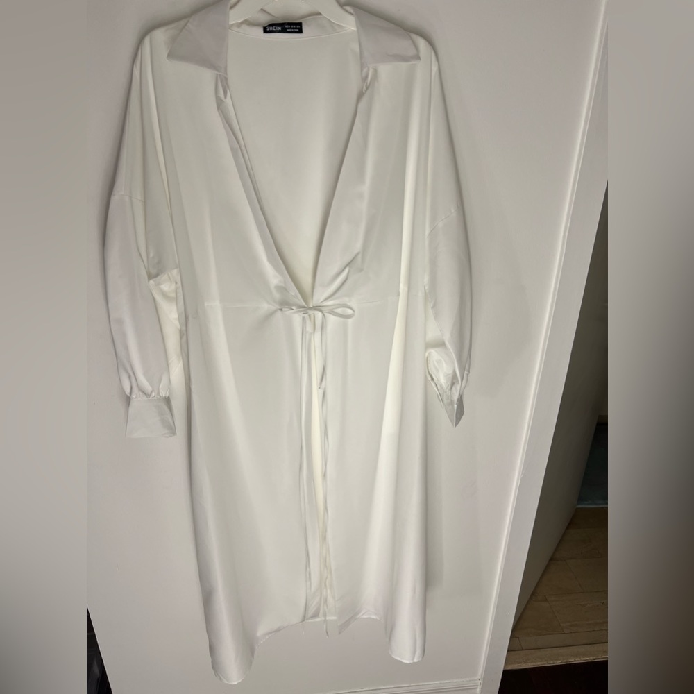 White Self-tie wrap dress - Picture 3 of 5
